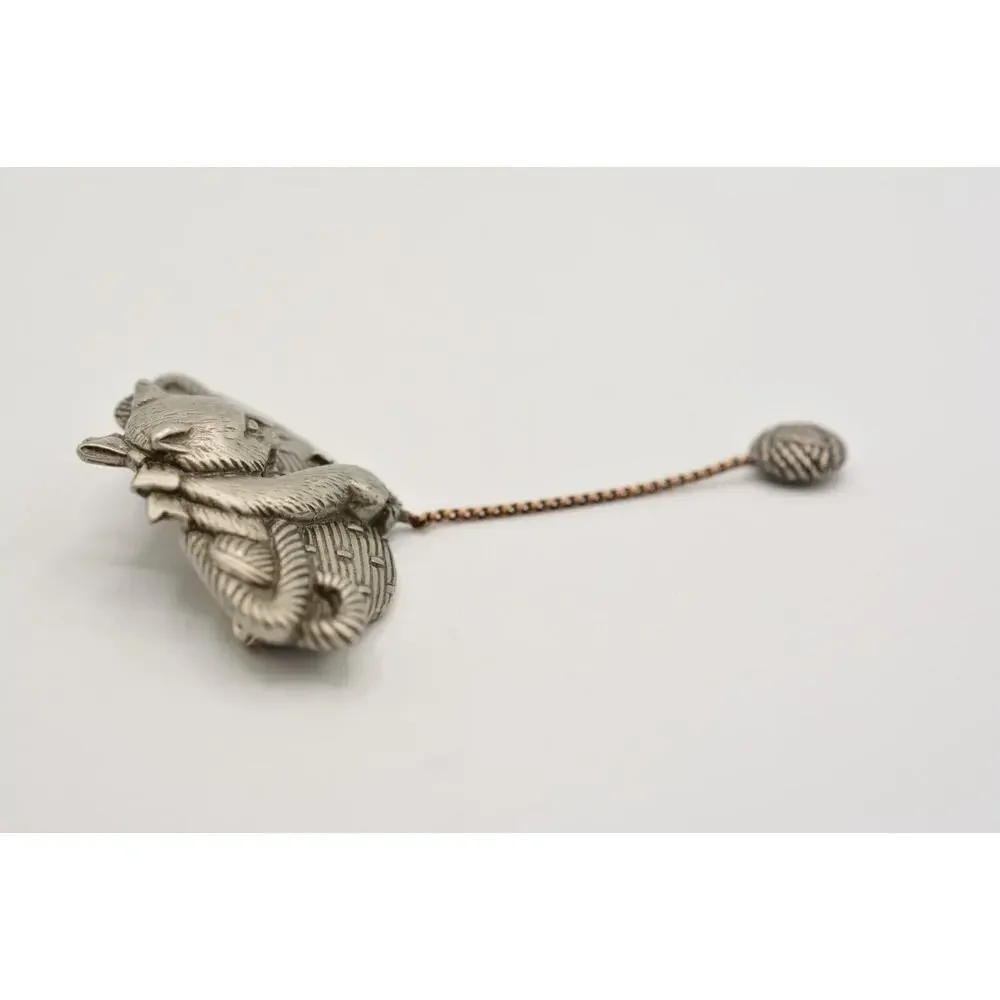 JJ Vintage Playful Cat Pin Brooch Ball Yarn Dangle Kitten Signed 80s 1980s BinAJ
